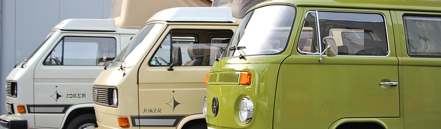 Ein VW Bus oder Citroen 2CV ist für uns nicht einfach ein altes Auto, sondern geniale zuverlässige Fahrzeuge aus der Vergangenheit welche uns viel Spass und Freude bereiten. Wir sammeln, unterhalten, kaufen und verkaufen kultige Young- und Oldtimer wie VW T1, T2, Citron 2CV, klassische Fahrzeuge aus Leidenschaft.
Wir freuen uns das Sie sich für unsere Leidenschaft und klassische Fahrzeuge interessieren.